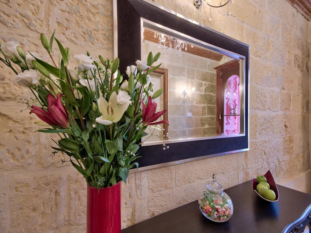 Julesy'S Bnb Cospicua Bagian luar foto
