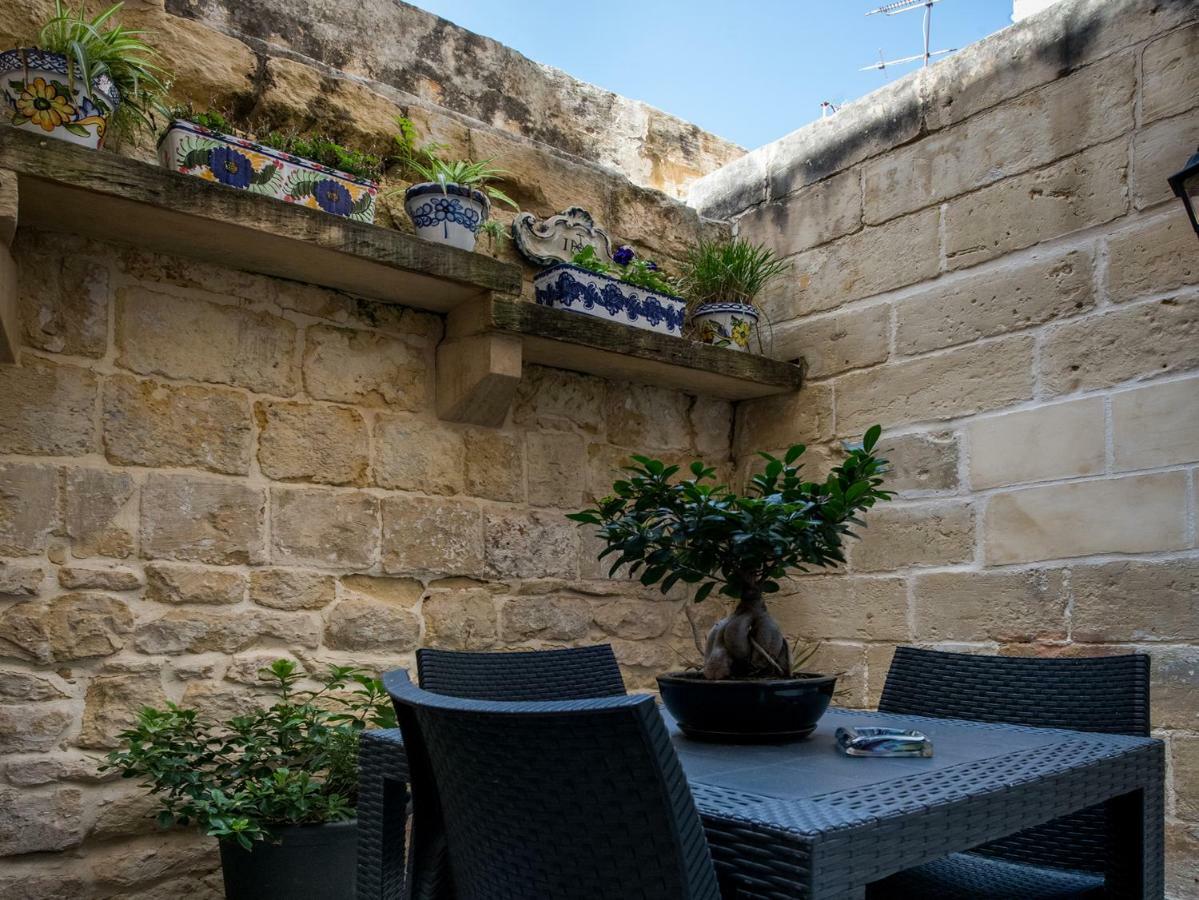 Julesy'S Bnb Cospicua Bagian luar foto